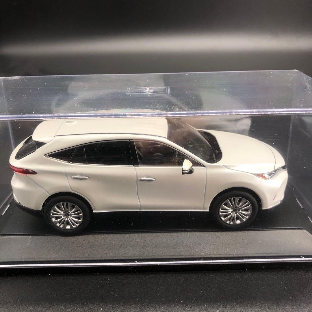 ハリアー カラーサンプル 1/30 070 ホワイトパールクリスタルシャイン