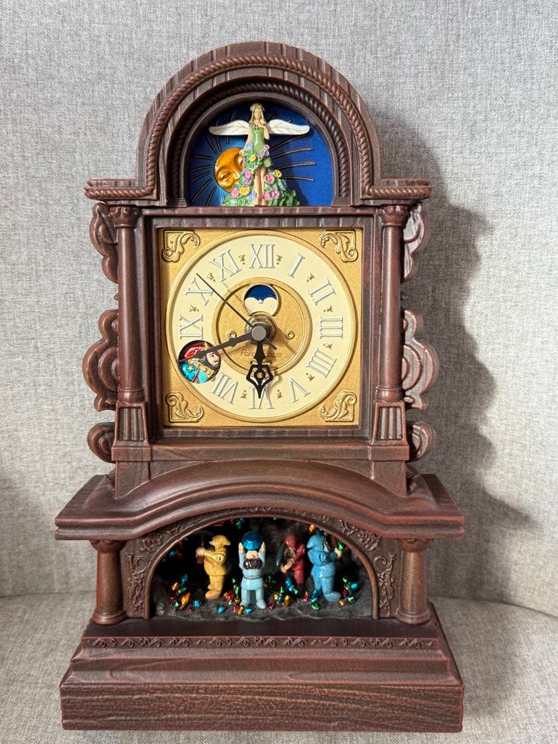 耳をすませば　地球屋の古時計　スタジオジブリ 耳をすませば』の地球屋に機械仕掛けのからくり時計 1時間に2度動く