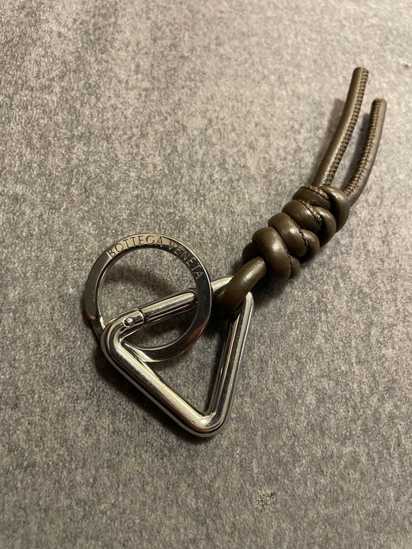 BOTTEGA VENETA トライアングルキーリング ブラウン