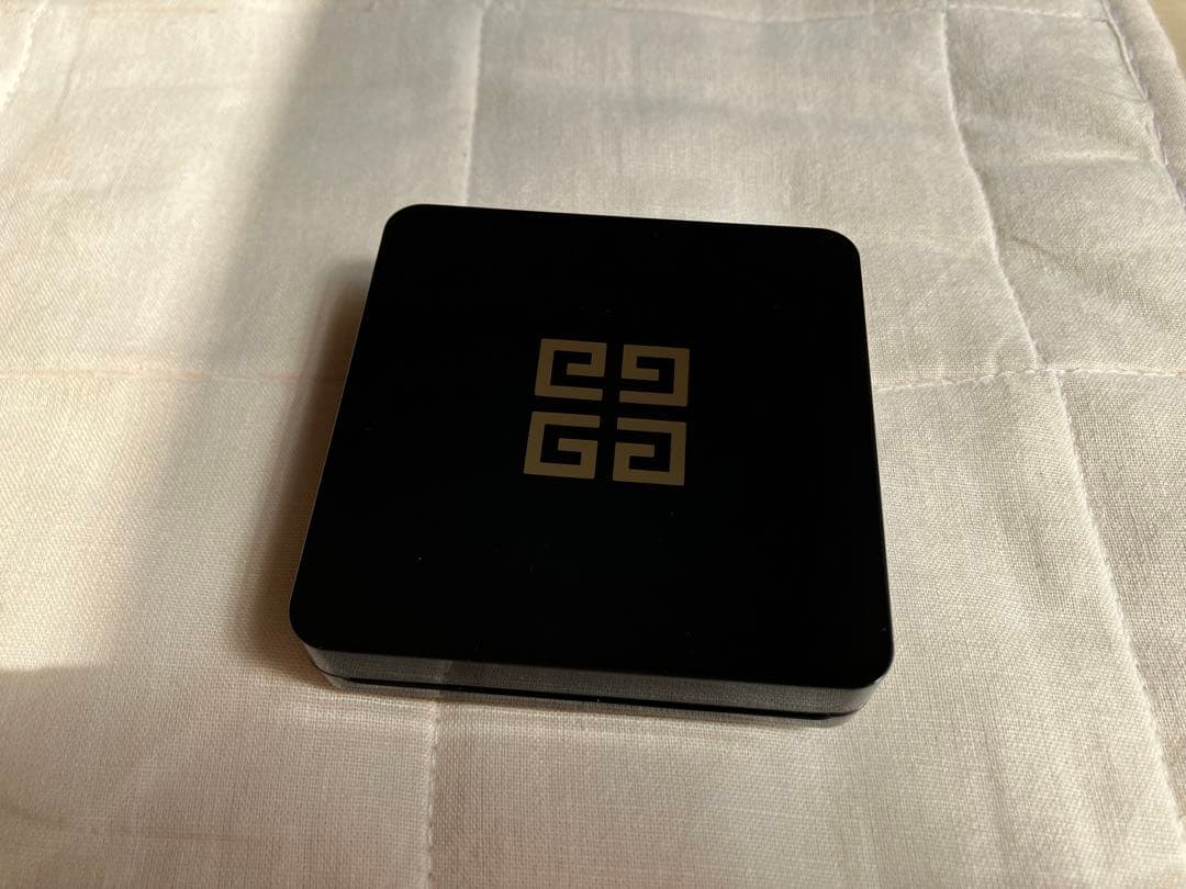 Givenchy ジバンシー ソワン ノワール UVコンパクト 12g