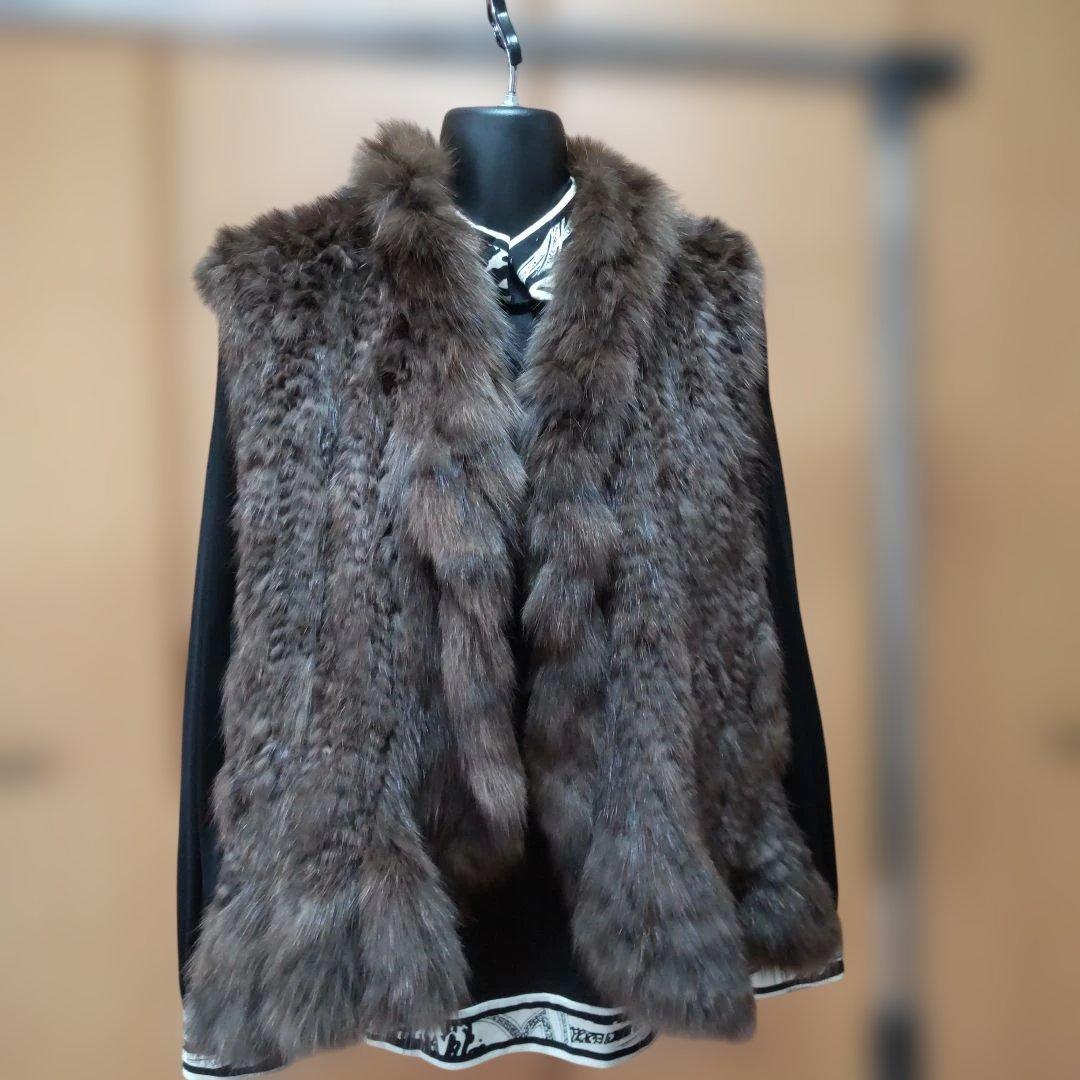 ♥️新年値下げ♥️毛皮の王様♥️極上ベスト編み込みデサイン 編むだけで編み込み模様が現れるハスキーのモチーフベスト✨移りゆく