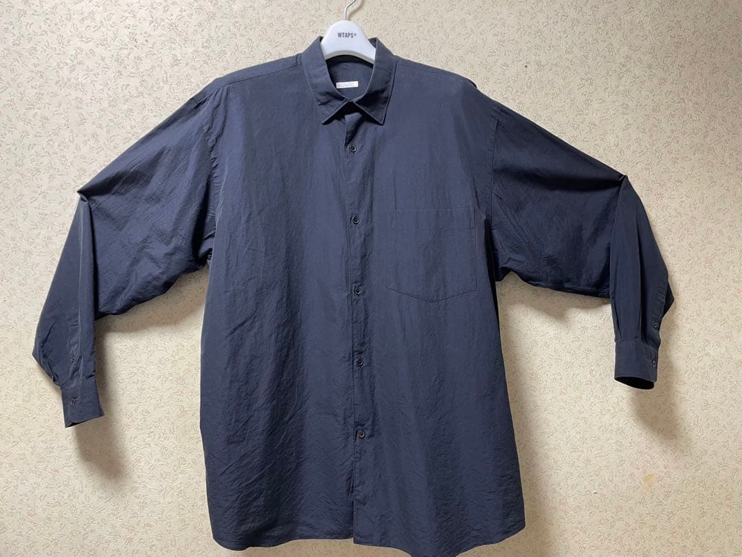 COMOLI ネイビー 長袖シャツ ポケット付き