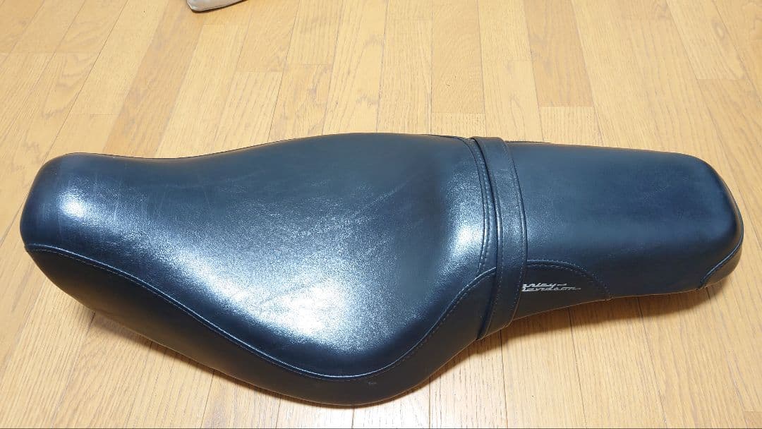 Nas様用 ハーレー スポーツスター 純正バッドランダーシート ハーレー純正□バッドランダーシート ブラック 【18年以降 ソフテイル