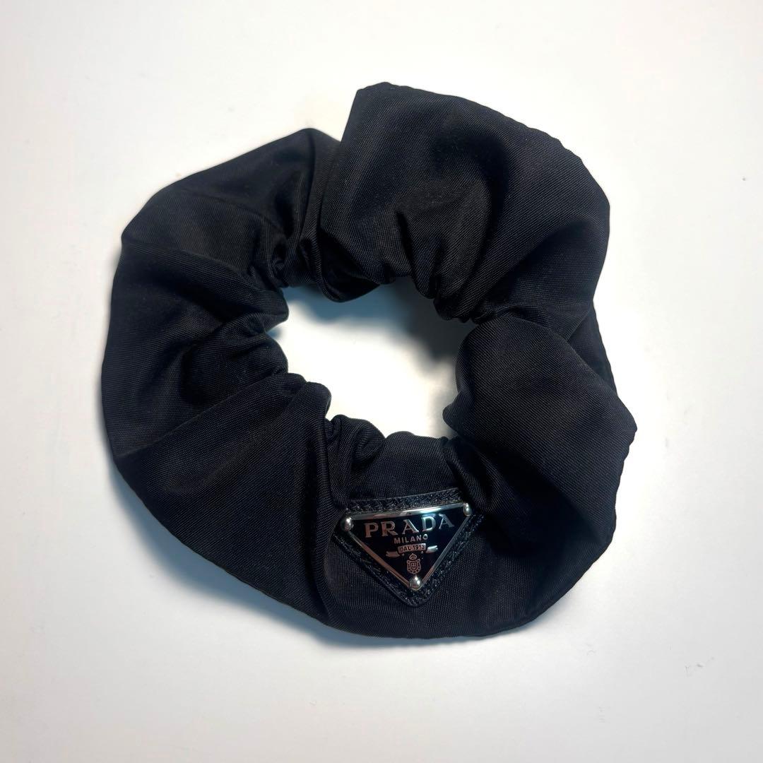 プラダ シュシュ ナイロン