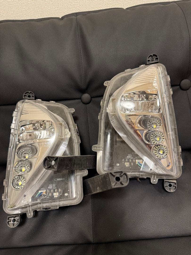 プリウス50前期 純正フォグランプ