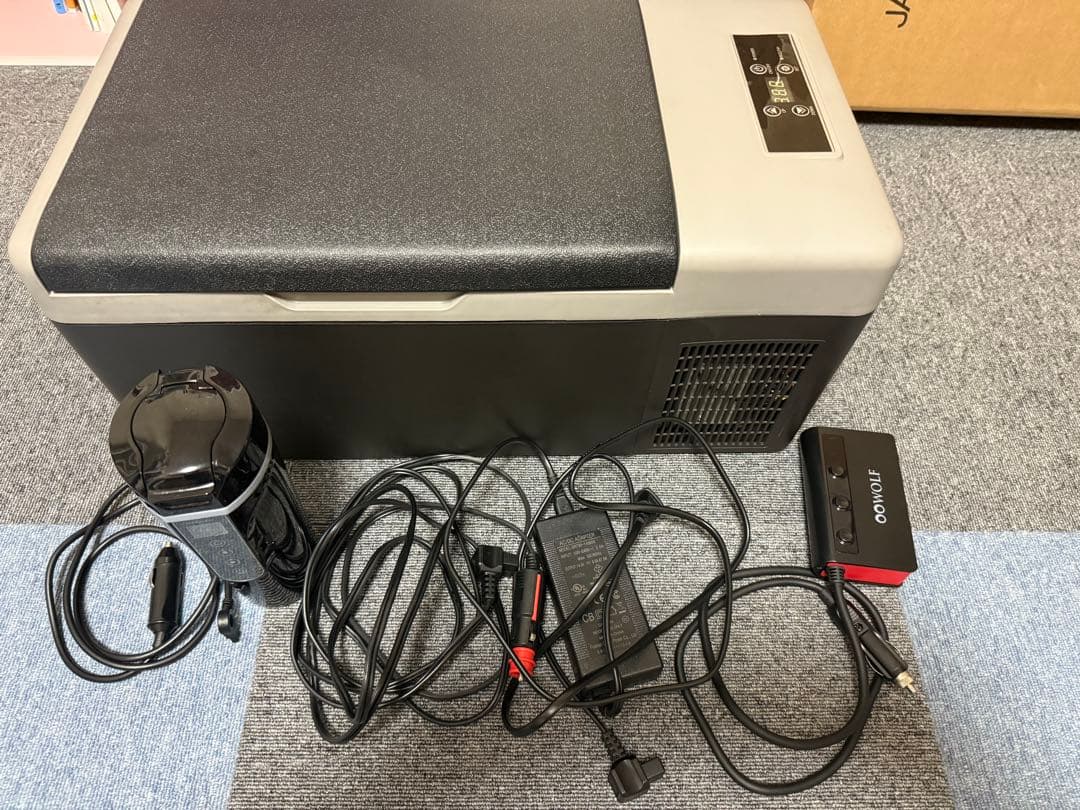 車載冷蔵庫とケトルとおまけ付きシガーソケット