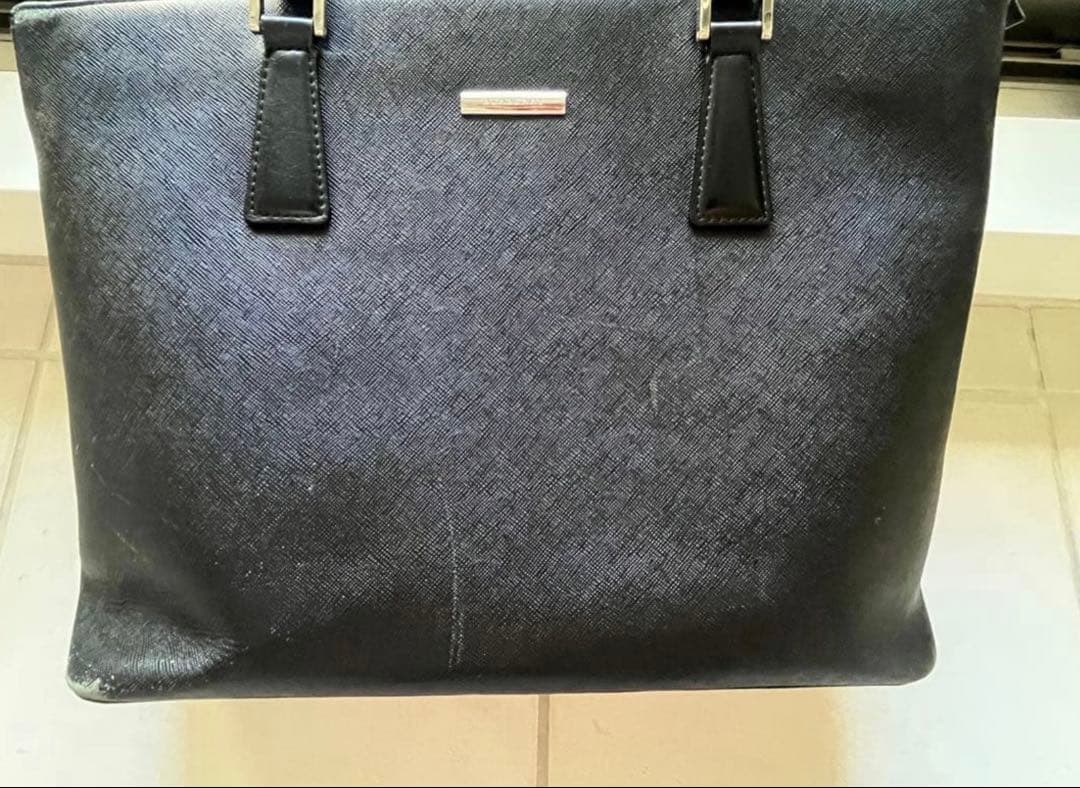 Burberryバーバリー　レザーバッグ　トートバック　ブラック