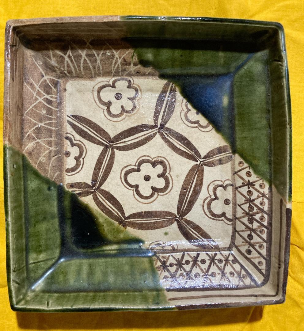 【値下げ】【真作保証】 瀧口喜兵爾 織部  四方鉢  共箱・共布 U-tw02281-02.jpg