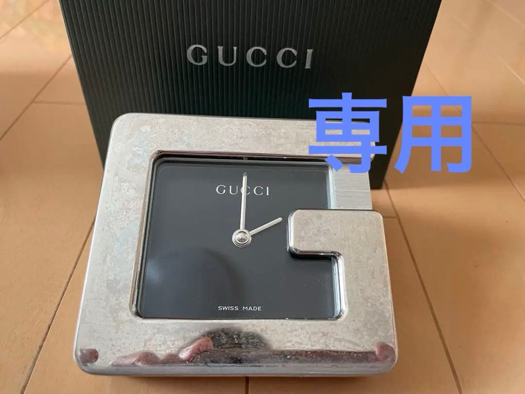 GUCCI スイス製 シルバー置時計