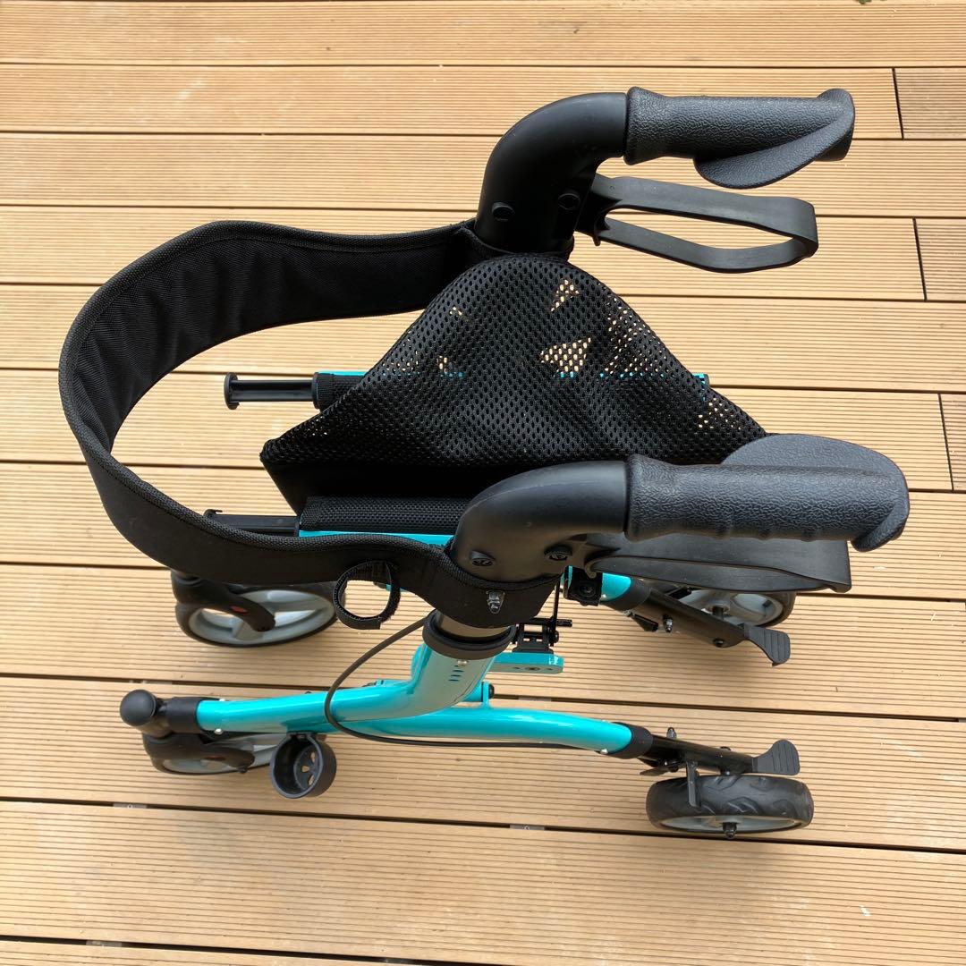 [中央化成品株式会社] ラ・プロムナード HMB801-1 歩行器 歩行車 介護