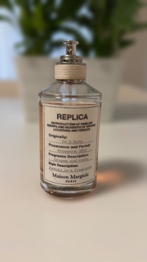 Maison Margiela REPLICA 香水 on a date