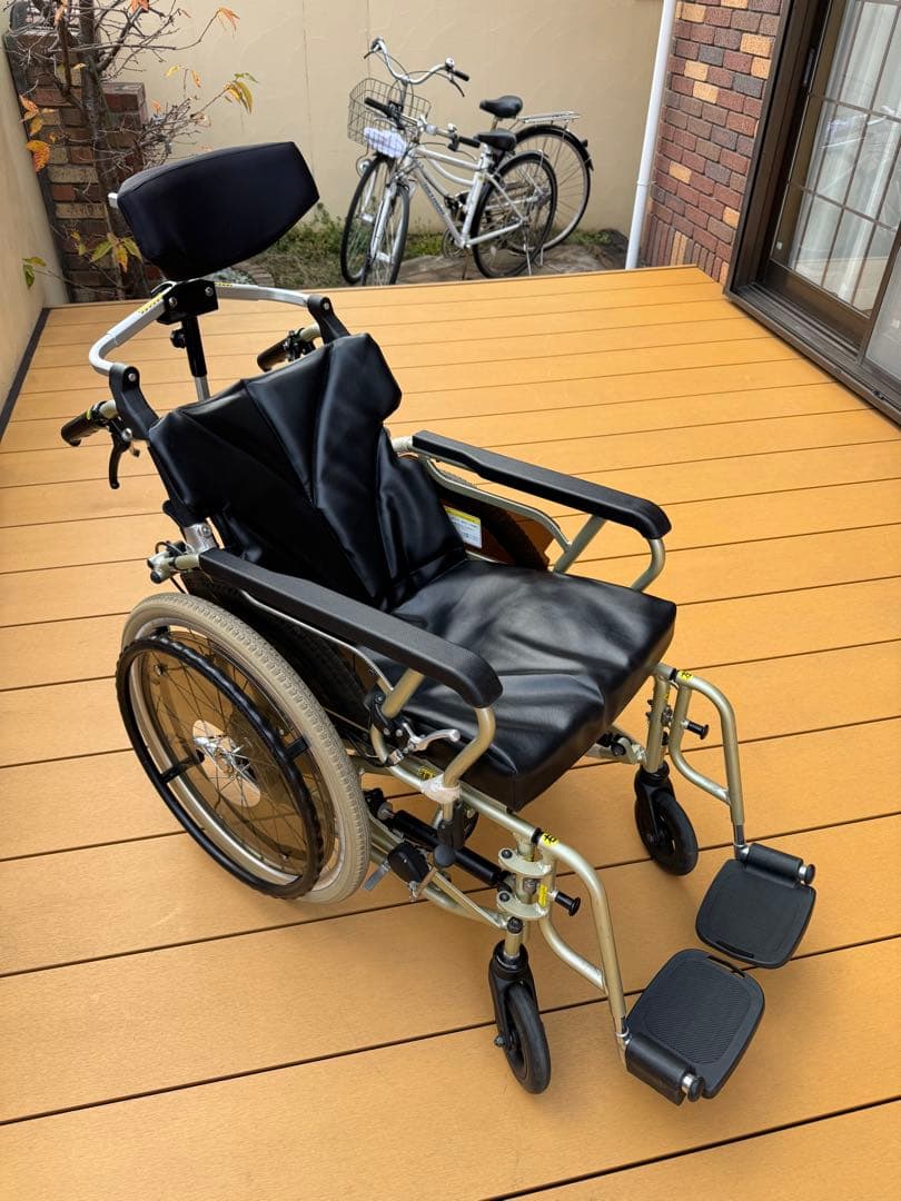 セルフリクライニング車椅子　カワムラサイクル