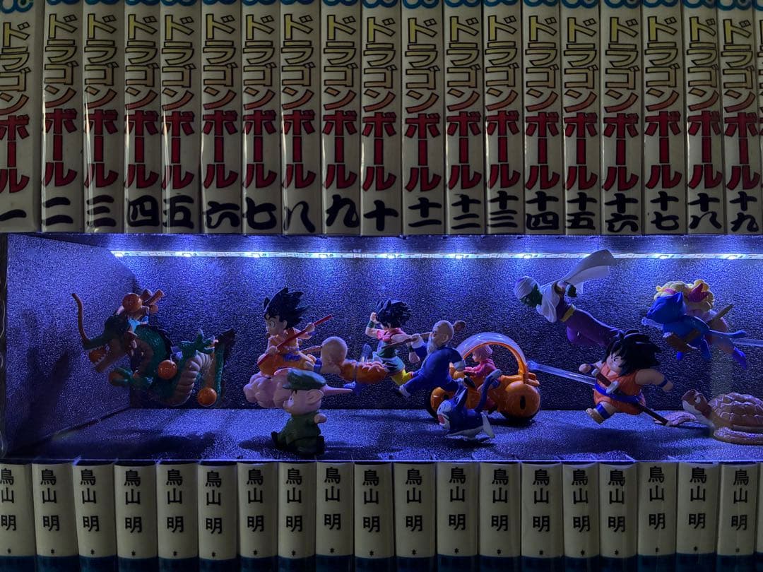 ドラゴンボール コミック 背表紙 フィギュア 24体＋LEDディスプレイ