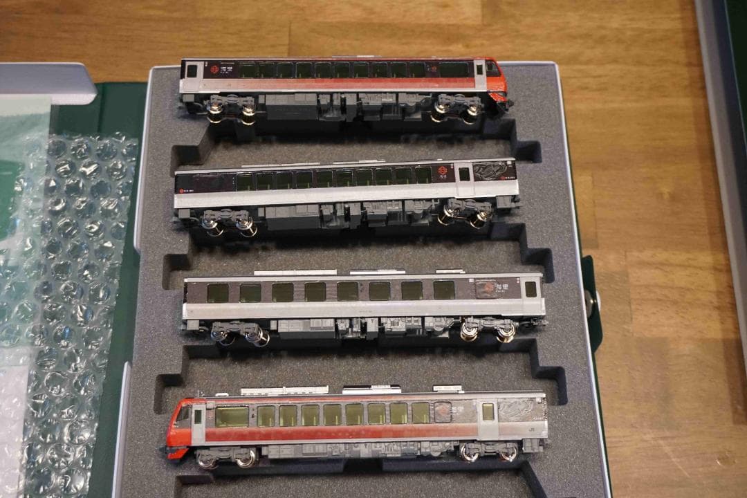 KATO製 HB-E300系 「海里」ラッピング仕様 4両編成セット - メルカリ