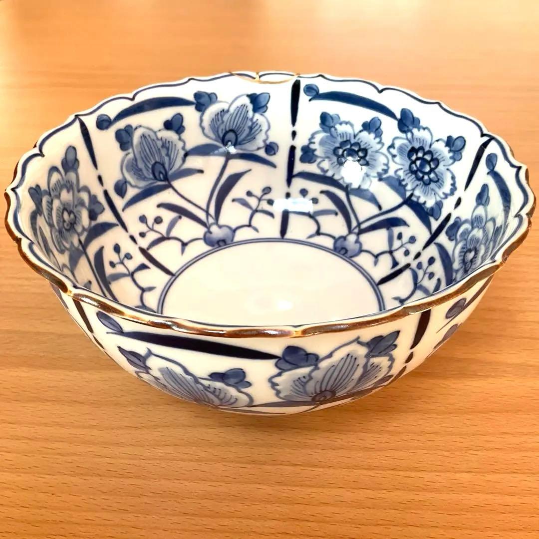 金継ぎ】清水焼 竹峰窯 手描き染付輪花捻草花 深鉢 - メルカリ