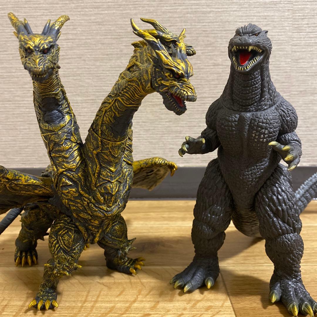ムービーモンスターシリーズ　カイザーギドラ&ゴジラ2004 セット ムービーモンスターシリーズ カイザーギドラ&ゴジラ2004 セット - メルカリ