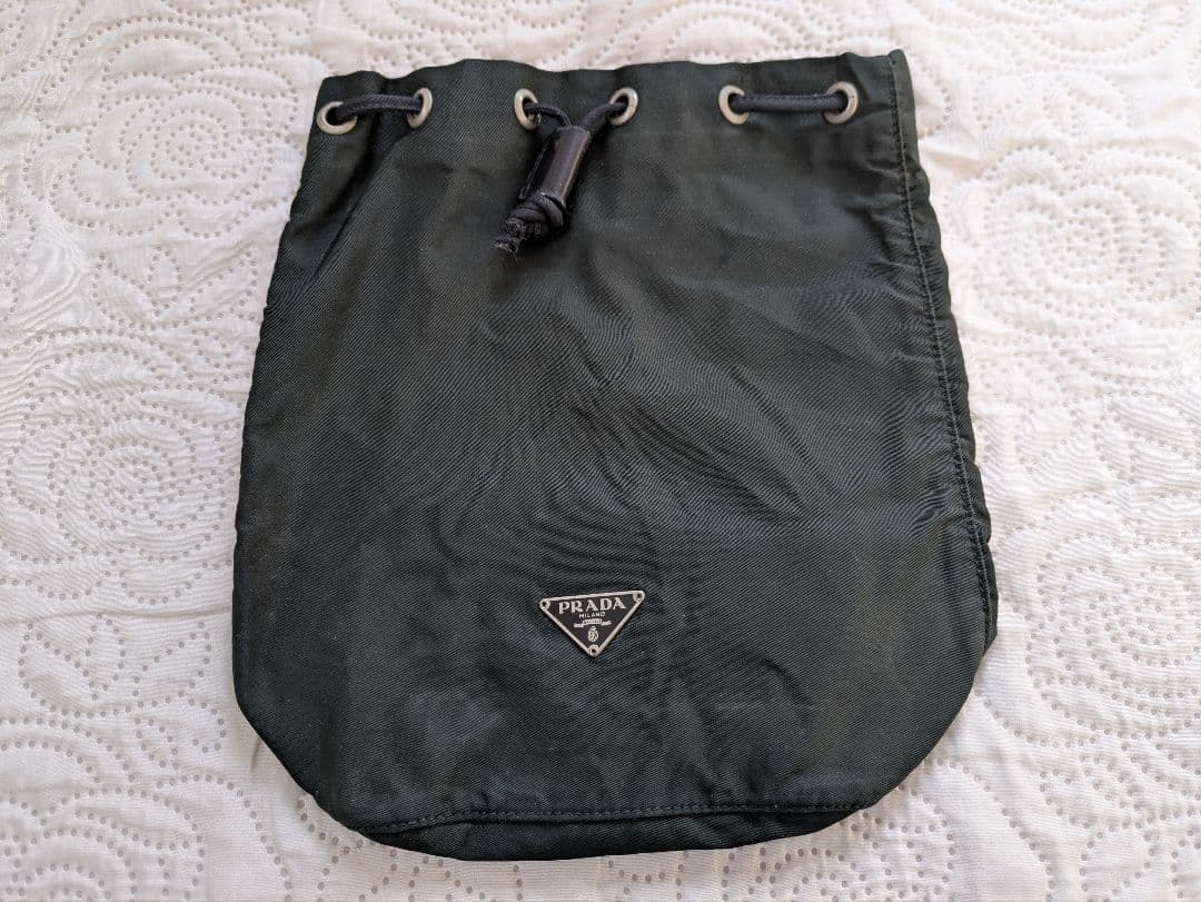 PRADA 巾着ポーチ　黒 PRADA/プラダ】テスートナイロン 巾着ポーチ/ハンドバッグ – VALTIQUE