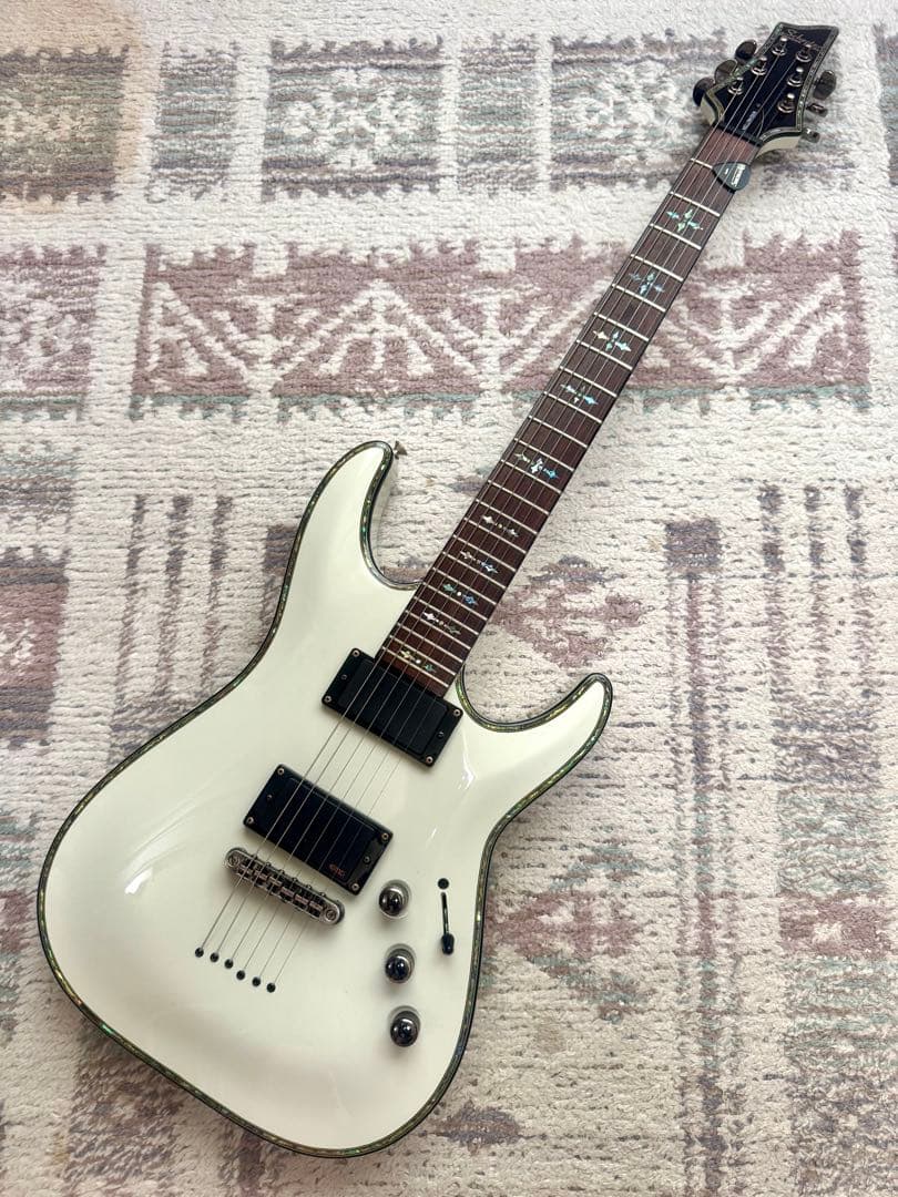 SCHECTER HELLRAISER C-1 EMG ピックアップ搭載モデル！