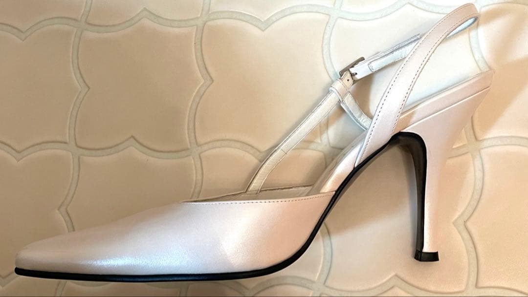 ✨美品✨DIANA ダイアナ ホワイト ポインテッドトゥ ミドルヒール