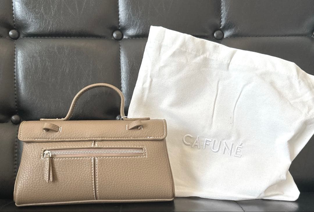 カフネ スタンスウォレット グレージュ - メルカリ