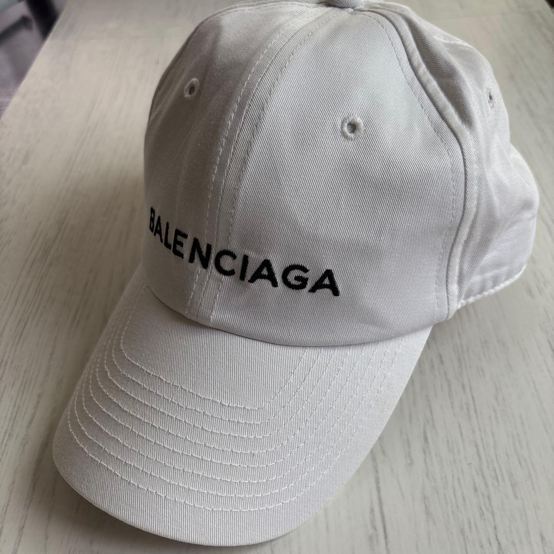 BALENCIAGA ホワイトキャップ