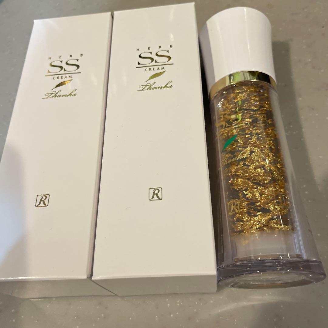 ロイヤル化粧品SSクリーム　3本 2025/12の物です。