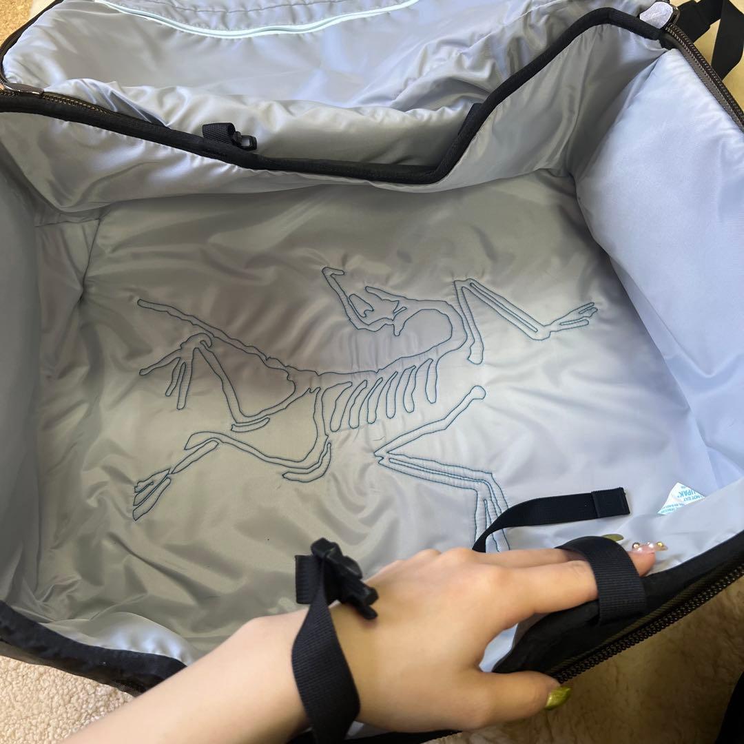 希少モデル新品タグ付き ARC'TERYX バッグ カーキ コンバートケース