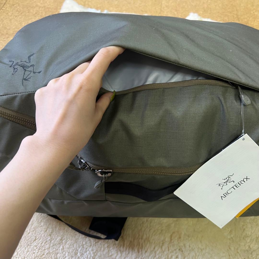 希少モデル新品タグ付き ARC'TERYX バッグ カーキ コンバートケース