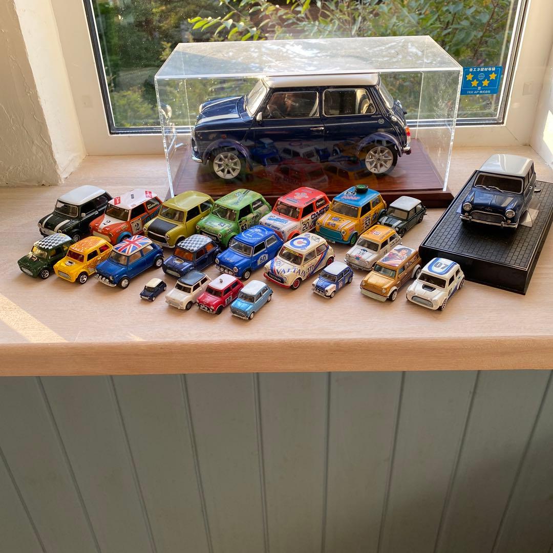 ミニクーパー　ミニカー ミニカー 1969 ミニクーパー 1300 白/黒 1/18 ブラゴ 予約商品