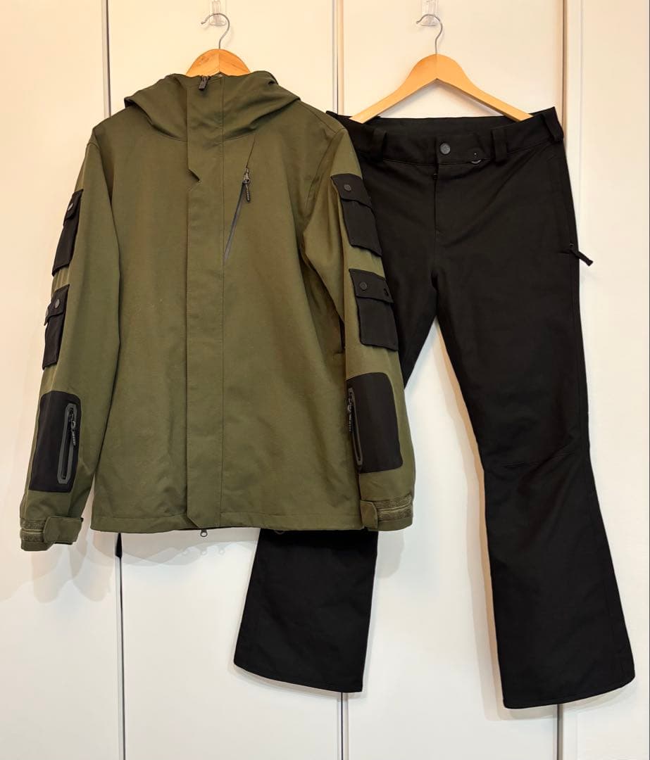 最終値下げ　Volcom スノーボードウェアセットアップ　美品