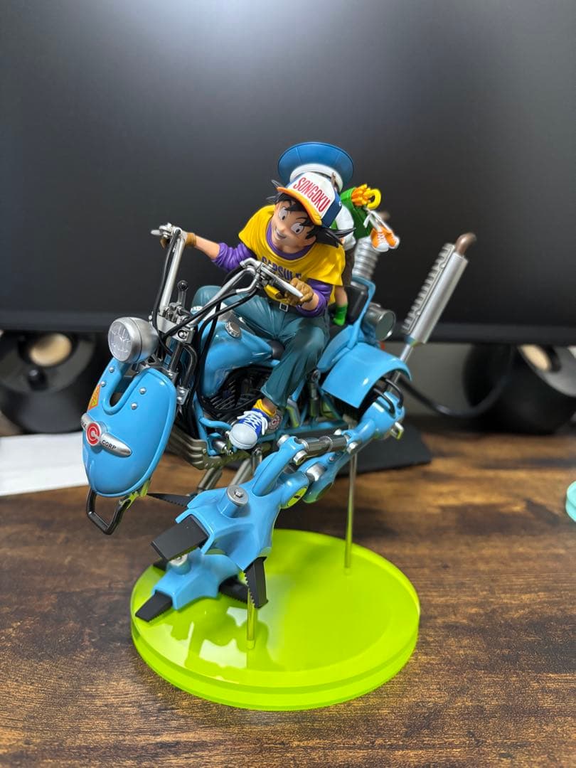 ドラゴンボール　デスクトップリアルマッコイ　二足歩行ロボット