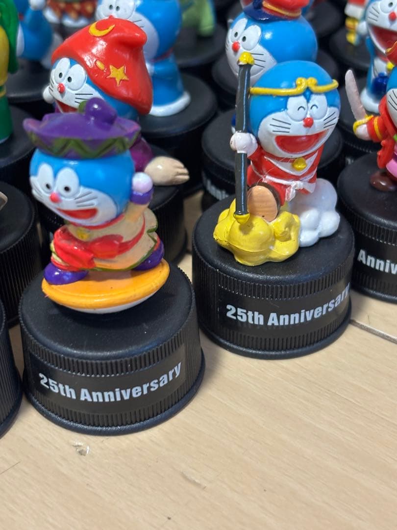 ドラえもん 25周年記念 フィギュアペットボトルキャップ 26体セット