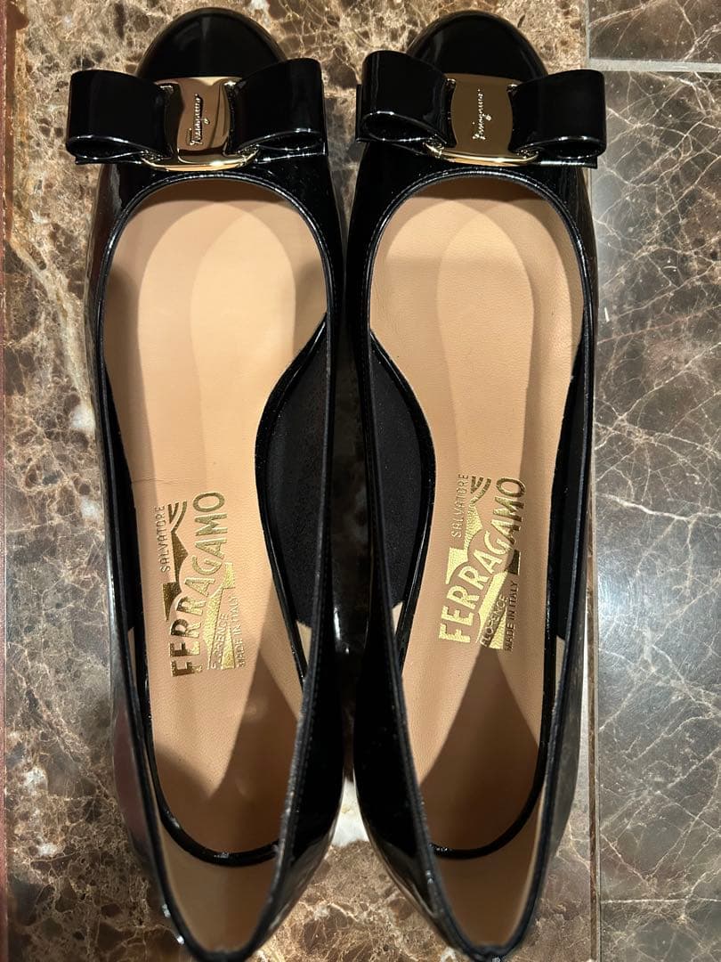 Elena　新品未使用　FERRAGAMO ブラックリボンパンプス