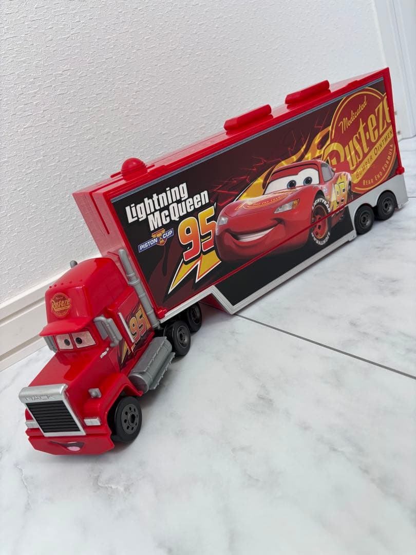 ディズニーカーズ トミカ たくさんのせよう！大きなマック トレーラー