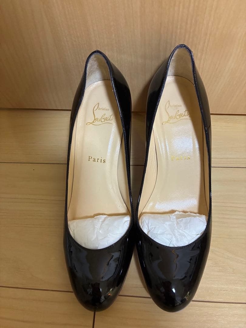 クリスチャンルブタン　エナメルヒールパンプス