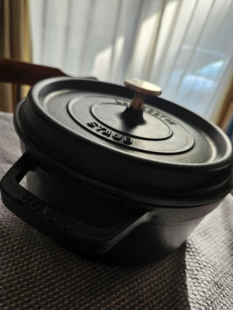 STAUB 鋳鉄製 22cm ココット黒