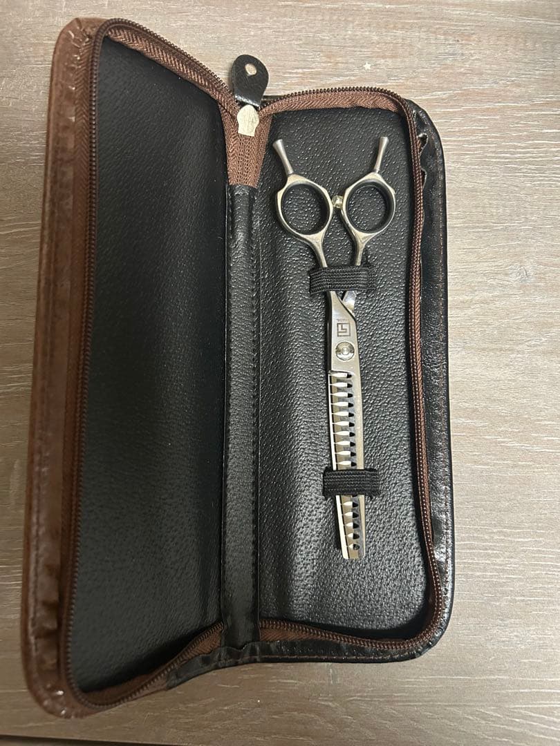 Svans. カーブブレンディングシザー 収納ケース付き