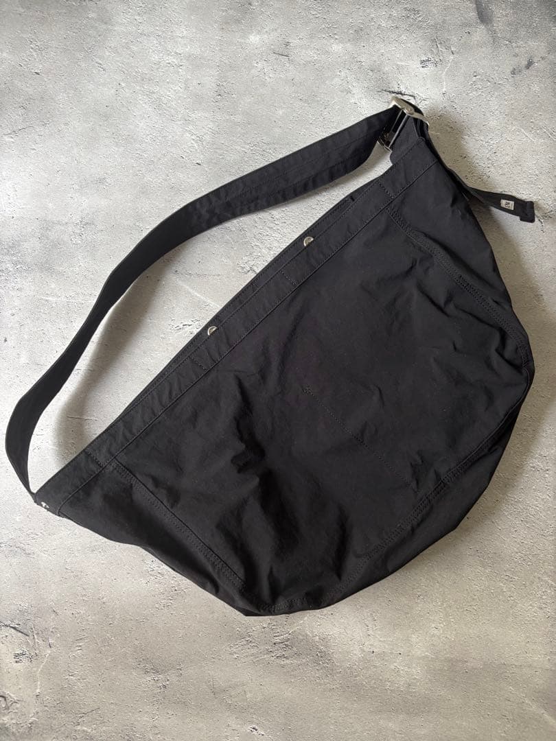 Doze　エンズアンドミーンズ　ニュースペーパーバック　ショルダーバッグ