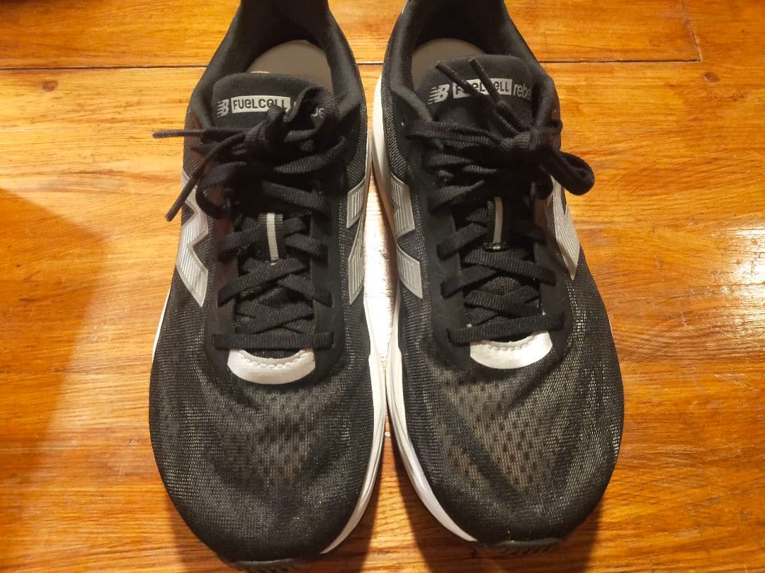ニューバランスFuelCell Rebel v5 26.5cm 2E足入れのみ