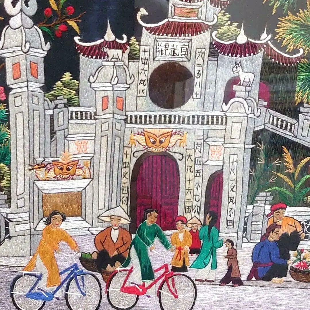 テト【ベトナム刺繍】タペストリー 文廟 孔子廟 フレーム付 - メルカリ