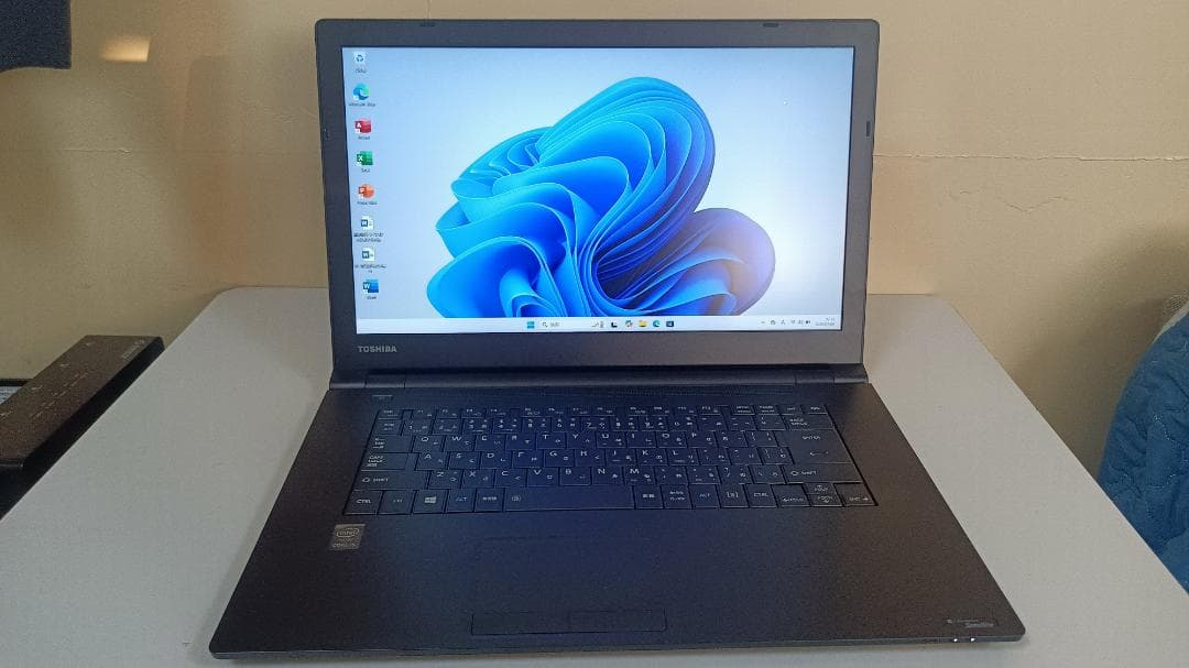 美品ノートパソコンTOSHIBA第五世代Core i5 SSD128メモリ8G