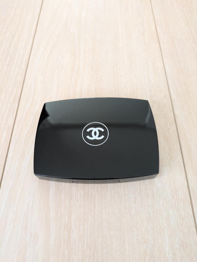 シャネル ヴィタルミエール エクラ コンパクト B20 ベージュ テンドル未使用