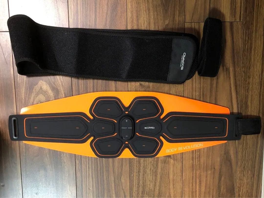 SIXPADトレーニング用ベルトと付属品