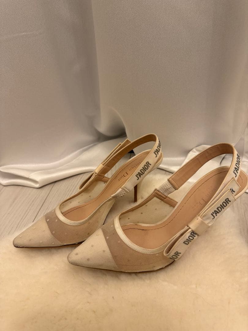 Dior ベージュ ポインテッドトゥ スリングバックヒール DIOR | J'Adior スリングバックパンプス テクニカル ファブリック