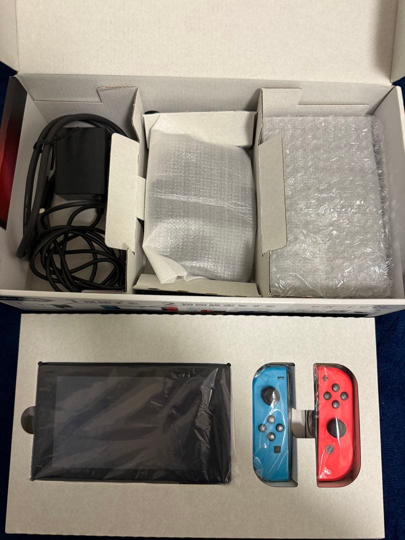 Nintendo Switch 本体 赤・青のJoy-Con Switch】 Joy-Con(L) ネオンレッド/(R) ネオンブルー ※本体に1セット同