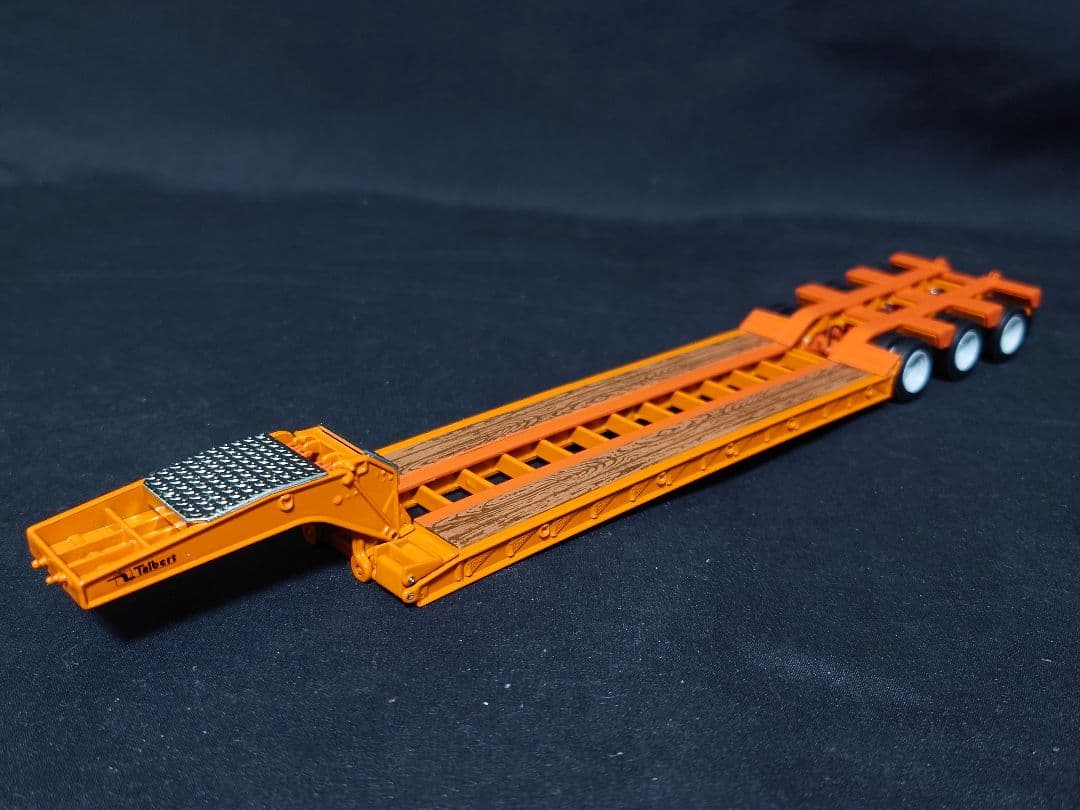 コンボイMack トレーラー ファーストギア1/64ミニカー 重機運搬車