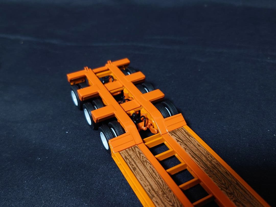 コンボイMack トレーラー ファーストギア1/64ミニカー 重機運搬車