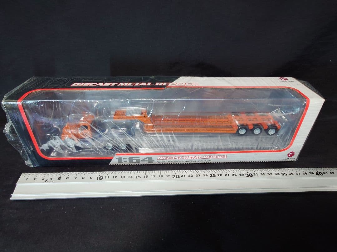 コンボイMack トレーラー ファーストギア1/64ミニカー 重機運搬車