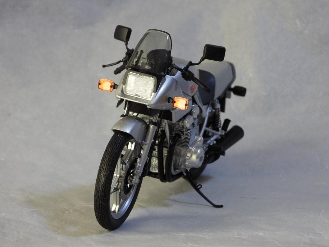 AUTOart SUZUKI GSX 1100S 1/12 オートアート「刀」 Amazon | AUTOart 1/12 スズキ GSX 1100S カタナ '81 (シルバー) 完成