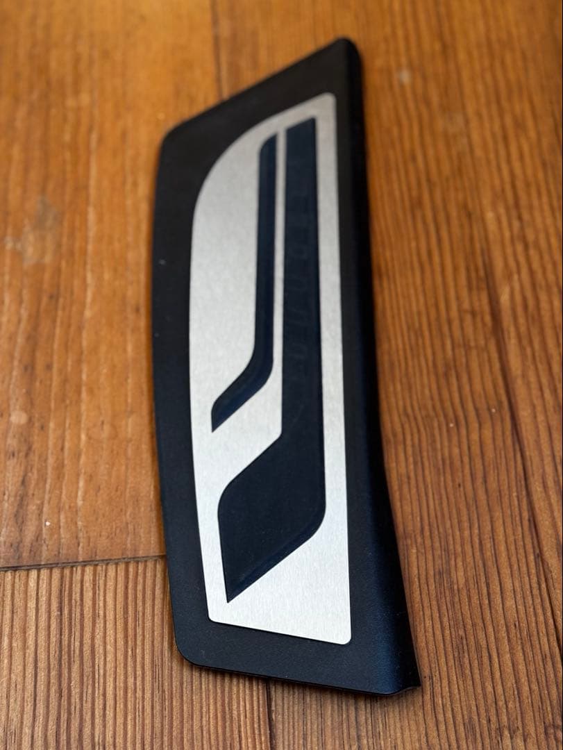 純正 M Performance ステンレス・スチール・フットレスト